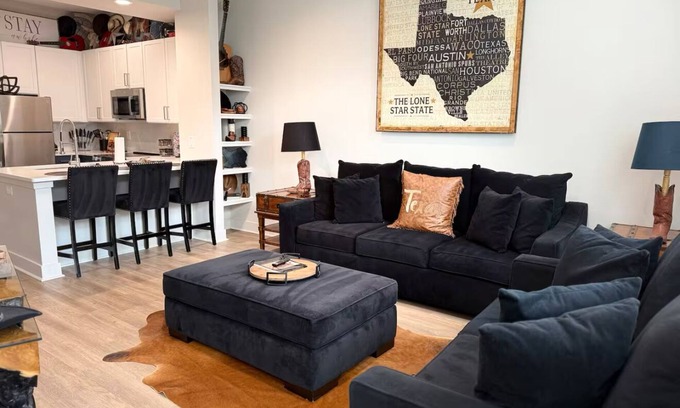 Deep Ellum Apartment | Perfect Location/Walk 2 Baylor/Minutes away from Downtown/FreeParking/Gym/Pool