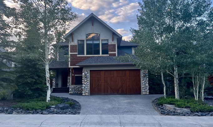 Three Sisters Mountain Village House | Perfect mountain cosy home in Canmore