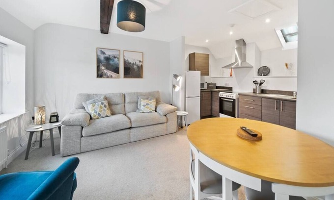 Thornton Dale Apartment | Perfect Pad for Two in Pretty Village Location/Pass the Keys