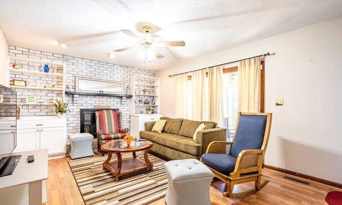 Dawsonville House | Perfect Private Waterfront Getaway on Lake Lanier!