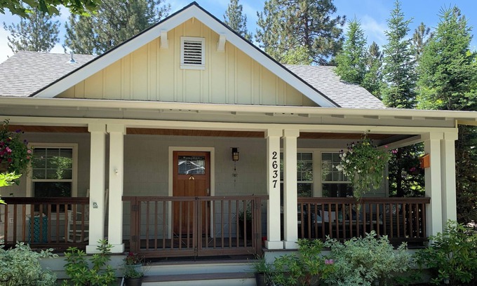 Bend House | Perfect short term rental close to everything in NW Crossing!