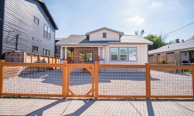 Denver Heights House | Perfect Spot to Relax 4BR/3BA Near DTown Hemisfair