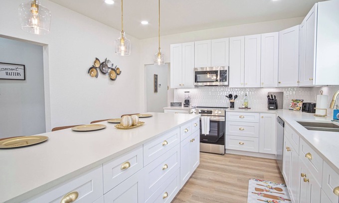 Denver Heights Cottage | Perfect Spot to Relax 4br/3ba Near Dtown Hemisfair