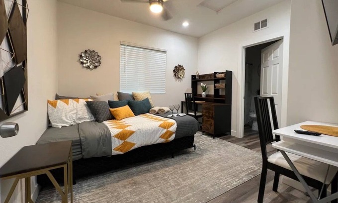 Riverside House | Perfect studio, with tranquility and privacy
