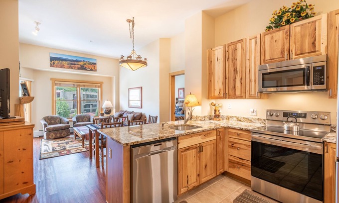 East Village at Copper Condo | Perfect views of the Super Bee Lift, Free WiFi, underground parking