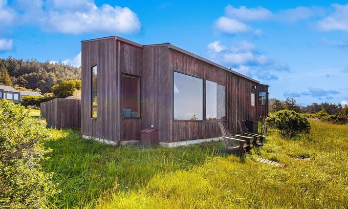 Sea Ranch House | Perfectly located ocean-view guest house w/free WiFi - near beaches, restaurants