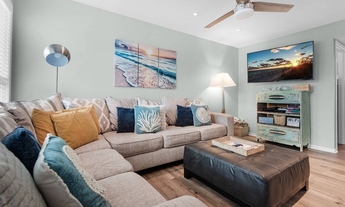 Pensacola Beach Condo | 🌴Perfectly Sea-Sunned-Gulf Views-Kayaks-Steps2Beach-Pool-Sleeps 6🌴