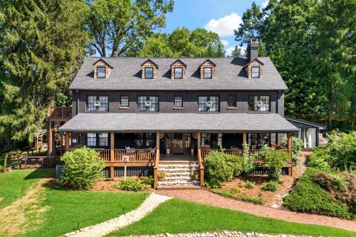 Black Mountain Hotel | Peri Social House