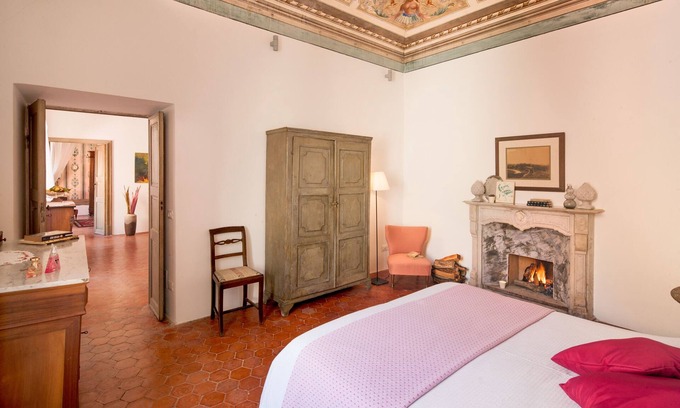 Borgomaro House | Period Apartment in 1700s Palace, The Knight's House