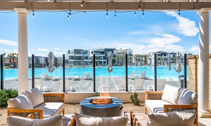 St. George House | Persian Bliss: Desert Color Lagoon + Beaches