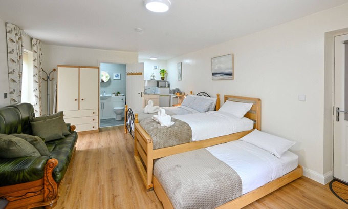 Shrewsbury Bed & Breakfast | Personal En-suite Room Located in a Lovely Area of Shrewsbury