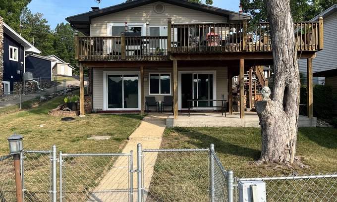 Sunrise Beach House | Pet and Family-Friendly Lakefront Home