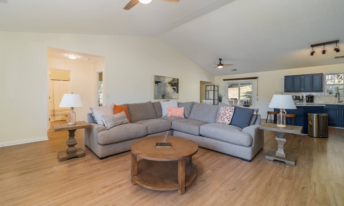 Greenville House | Pet + Family Friendly 4BR Pool House Near Furman