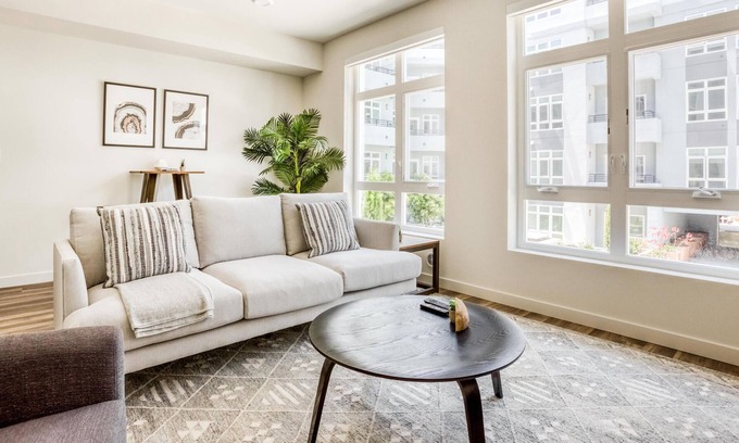 Pill Hill Apartment | Pet-Friendly 1BR in Oakland Near Lake Merritt