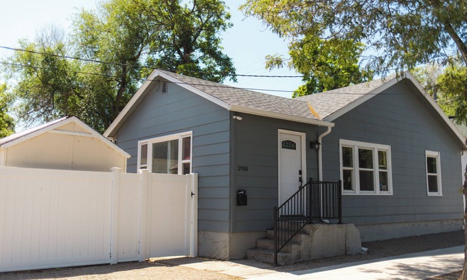 Billings House | Pet Friendly 2 Bed Home w/Hot Tub!