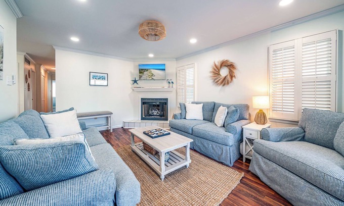North End Condo | Pet-Friendly 3BR/2BA Condo w/Fireplace in OCNJ North End