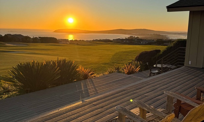 Bodega Bay House | Pet-friendly 4-bedroom, 2 Ensuites. Coastal views & right on the 10th Green!