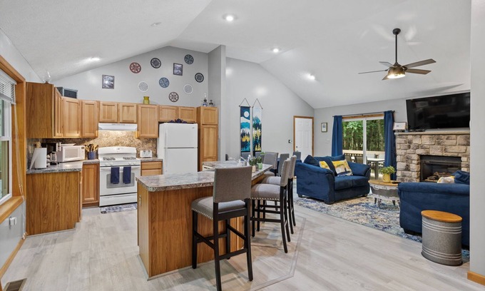 Albrightsville House | Pet-Friendly Albrightsville Ranch with Open Kitchen, Fireplace, BBQ & Game Room