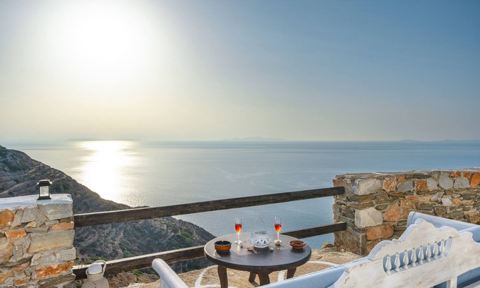 Sikinos Apartment | Pet-Friendly Apartment 'Milos' with Sea View Wi-Fi