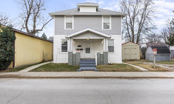 Fort Wayne Apartment | Pet Friendly Apt w/Fenced Yard