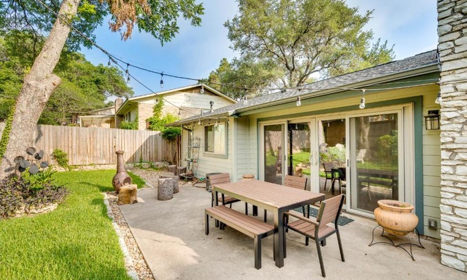 Barton Hills House | Pet-Friendly Austin Home with Private Yard!