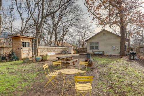 Govalle House | Pet-Friendly Austin Home with Private Yard and Deck!