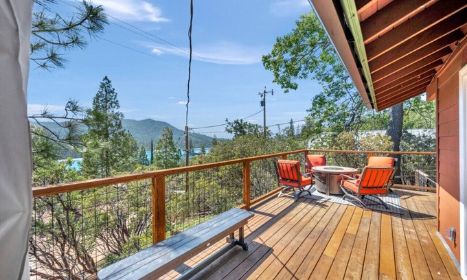 Bass Lake House | Pet Friendly Bass Lake Cabin w/Pvt Dock Sleeps 11