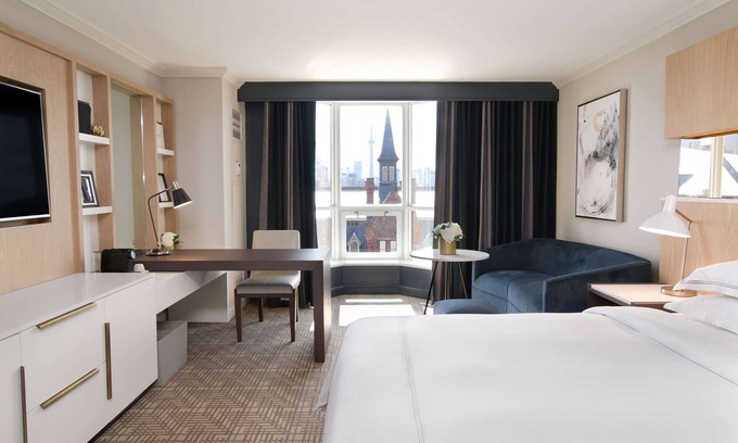 Bloor-Yorkville Hotel | Pet-Friendly Classic Room w/City Skyline Views Near ROM – Prime Spot