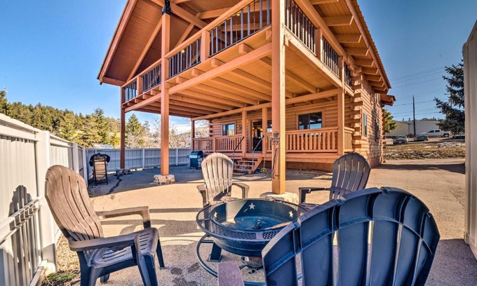 Cloudcroft House | Pet-Friendly Cloudcroft Cabin Walk to Shop, Food