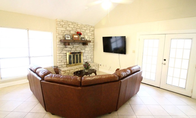Brushy Creek House | Pet-friendly, Community Pools, Round Rock, Austin Cedar Park Georgetown Leande