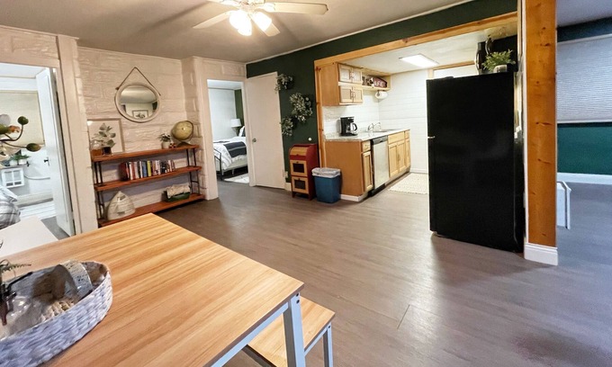 Ashford Cottage | Pet Friendly Cozy Cottage 1/2 Mile from Mt. Rainier