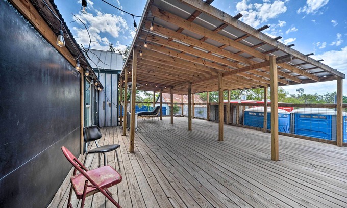 Harper House | Pet-Friendly Harper Farmhouse w/Large Deck!