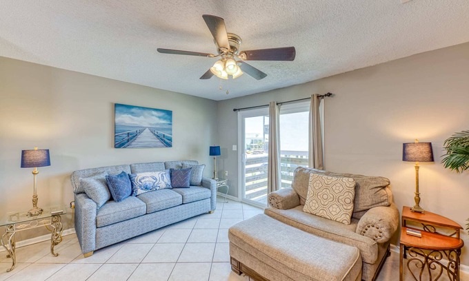 Gulf Shores Condo | Pet Friendly - Heart of Gulf Shores - 1/2 Mile to The Hangout