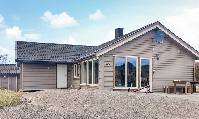 Roan House | Pet friendly home in Roan