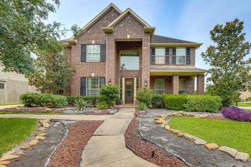 Iowa Colony House | Pet-Friendly Home with Patio and Yard in Rosharon