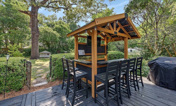 Columbus House | Pet-Friendly I 12 min to Ft Benning I Outdoor Bar