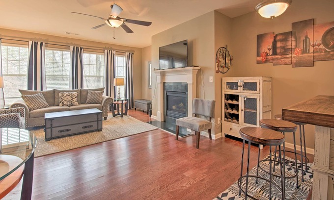 Town Center House | Pet-Friendly Kennesaw Townhome w/ Deck!