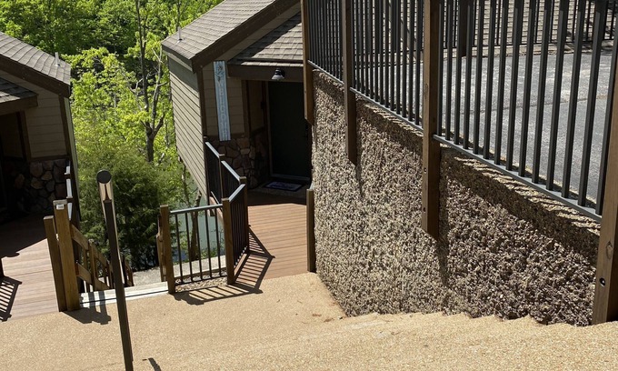 Osage Beach House | Pet Friendly Lakefront Villa in the Heart of Osage Beach & 10' x 30' Boat Slip