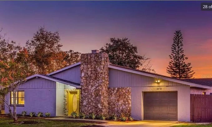 Deltona Lakes House | Pet Friendly Lakeside 4 Bedroom Home Disney Themed