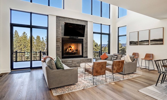 Angel Fire House | Pet Friendly | Minutes to Lift | Hot Tub | Blue Mountain Escape