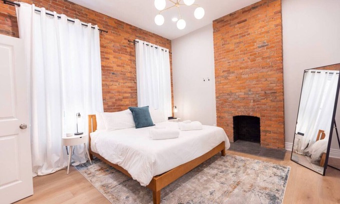Victorian Village Apartment | Pet Friendly | Modern Touches | Walk to Bars