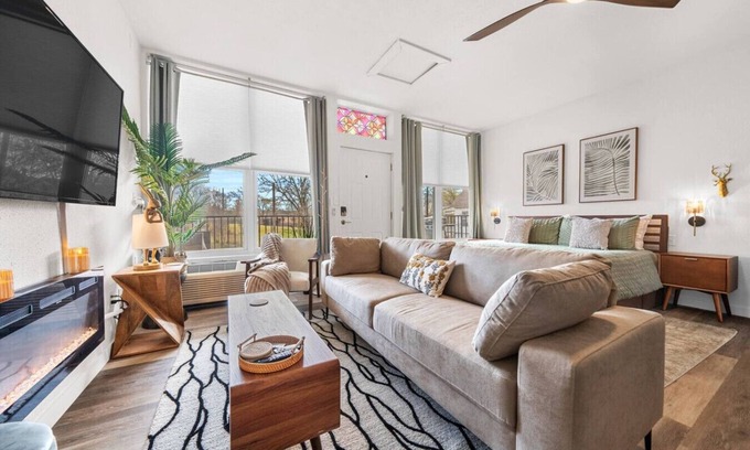 Hot Springs Apartment | Pet Friendly Modern Downtown Apt