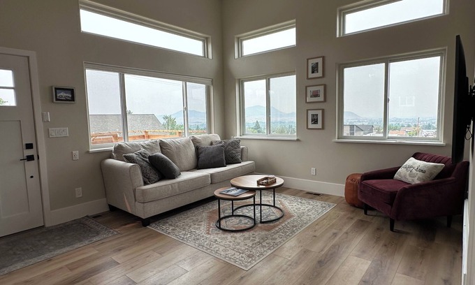 Helena House | Pet-Friendly, Mountain Views, Close to Trails, Fenced Yard, and More!