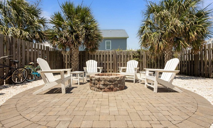 Atlantic Beach House | Pet Friendly Oceanside Duplex-Barefoot East