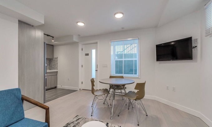 West End Apartment | Pet Friendly One Bedroom@1429 Haro