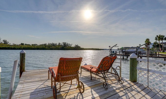 Sunset Reef Cottage | Pet-Friendly Redington Shores Home w/ On-Site Dock