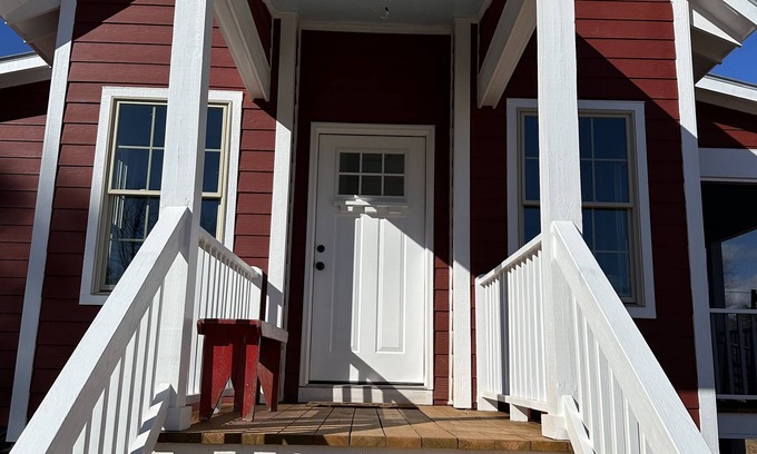 Ridge House | Pet-Friendly Romantic Cottage on Working Farm