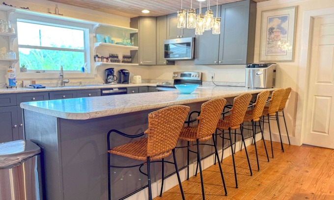 St. George Island House | Pet Friendly Sleeps 9 Golf Cart Hot Tub - Weekly Discounts