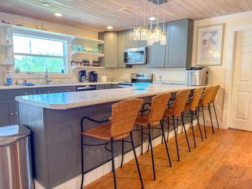 St. George Island House | Pet Friendly Sleeps 9 Golf Cart Hot Tub - Weekly Discounts