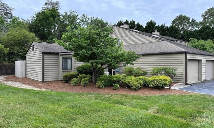 High Point House | Pet Friendly Townhome High Point in Gated Community